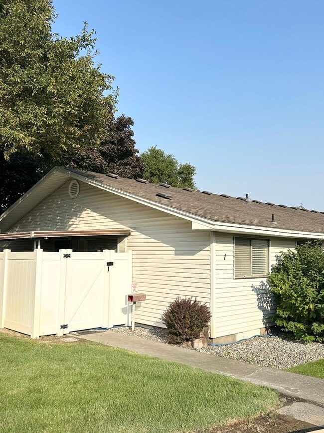 Building Photo - For Rent – 4302 W Kennewick Ave #1 Unit 1 Rental