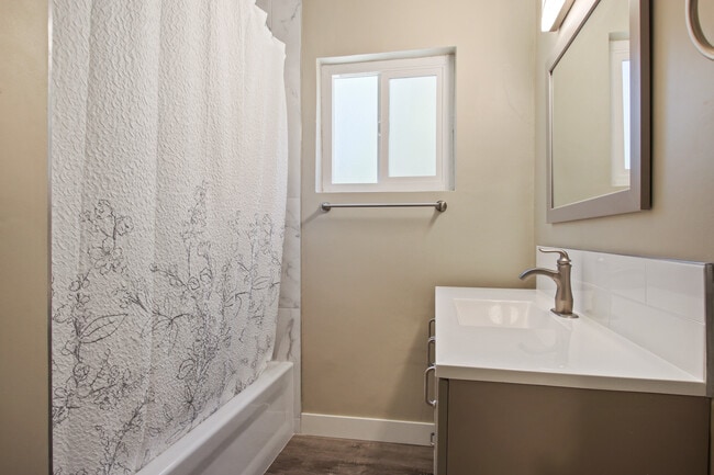 Photo - 11016 Kittridge St