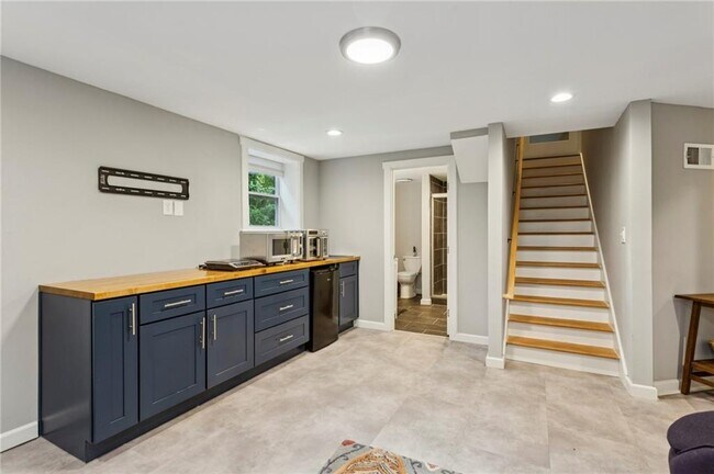 Photo - 720 Brookline Dr SE