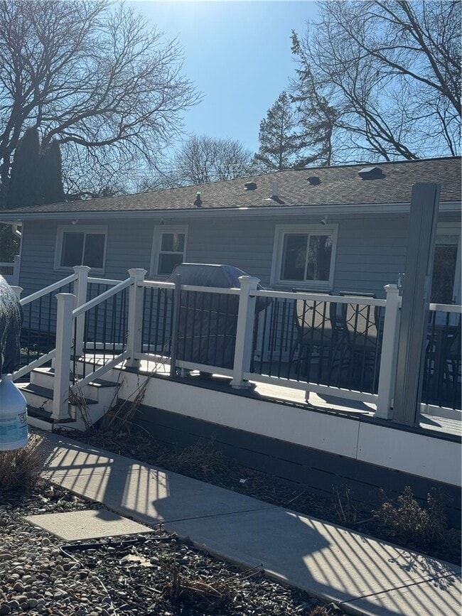 Photo - 548 Pinnacle Rd