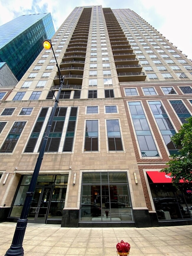 Building Photo - 1111 S Wabash Ave Unit 705 Rental