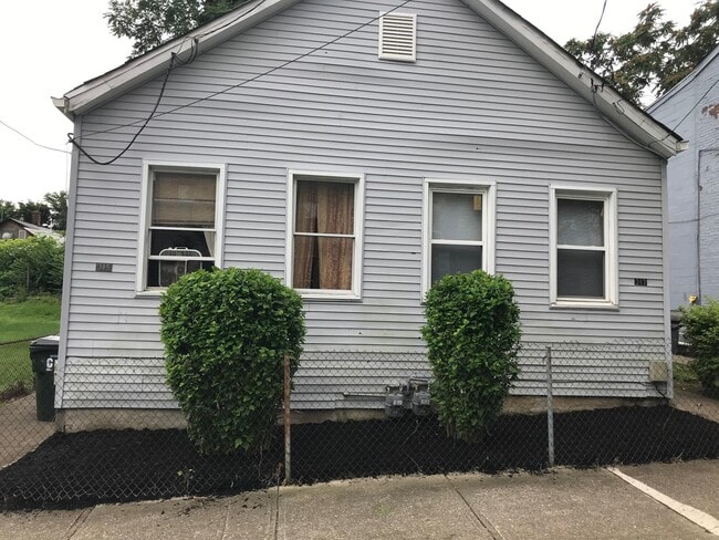 Photo - 313 E 11th St