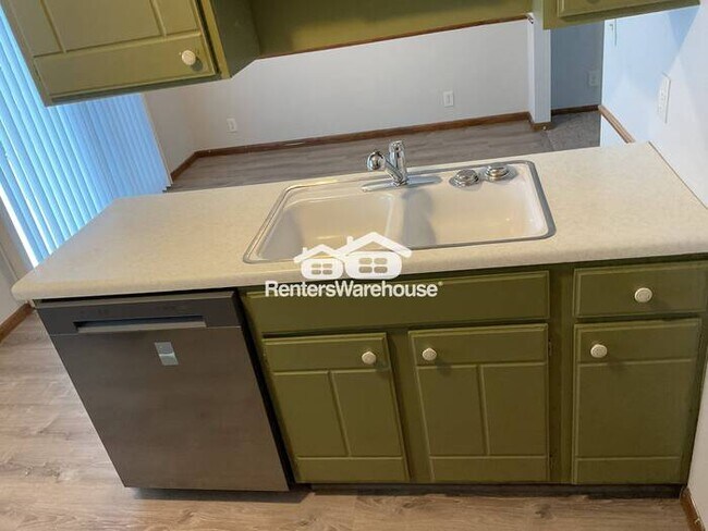 Photo - Available now - like new 2 bed 1 bath duplex in Saint Paul - Battle Creek