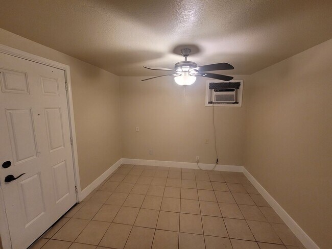 Photo - 5401 Avenue P 1/2 Unit REAR DOWN