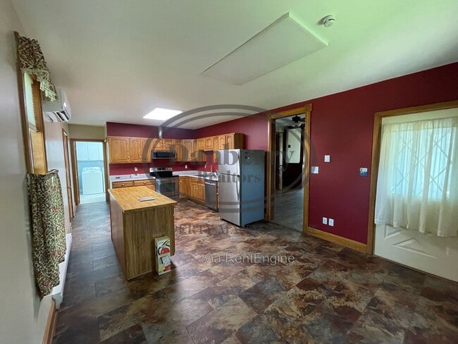 Photo - 109 S Main St
