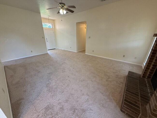 Photo - 1815 Diana Ln