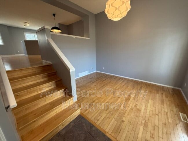 Photo - 8304-8311 11 Ave SW