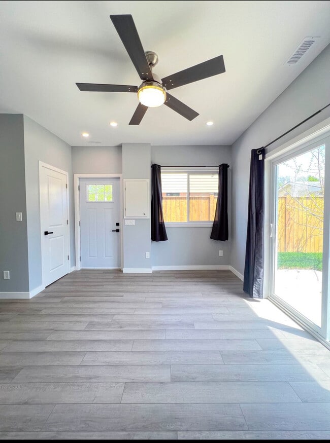 Photo - Apt C-Apt C-95 Leaside Drive Welland Ontario L3C 7B3