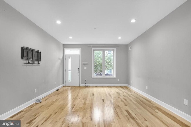 Building Photo - 1644 N 2nd St Rental