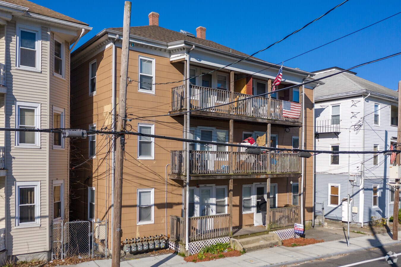 Photo - 148-150 Railroad St Apartments