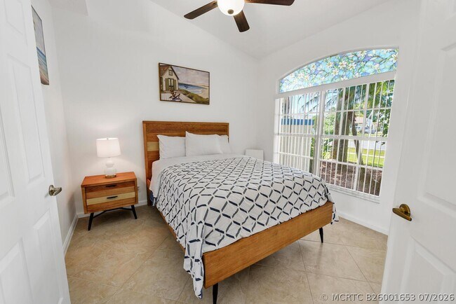 Photo - 1935 Primrose Ln