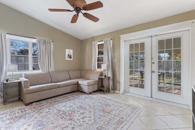 Photo - 2004 Capitol Ave Unit ID1043879P