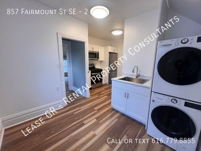 Three Bedroom Upper Unit - Laundry in Unit... - Three Bedroom Upper Apartment Unit - Laundry in Unit... Unit 2