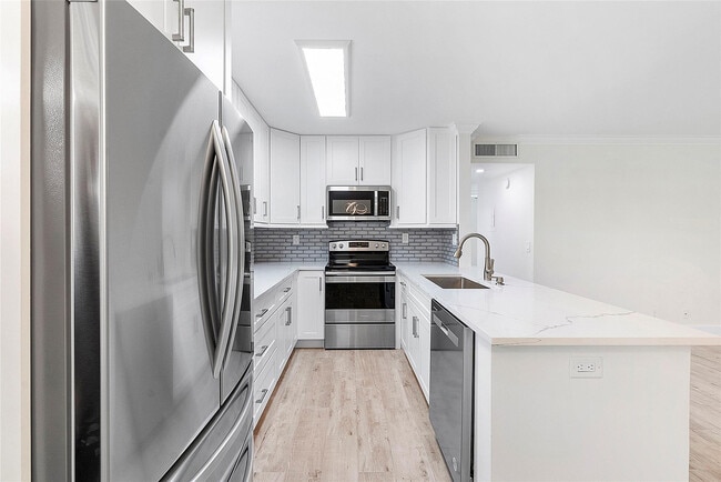 Photo - 347 Capri H Unidad 347