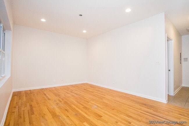 Living Room - 3906 W Belmont Ave Unit #2