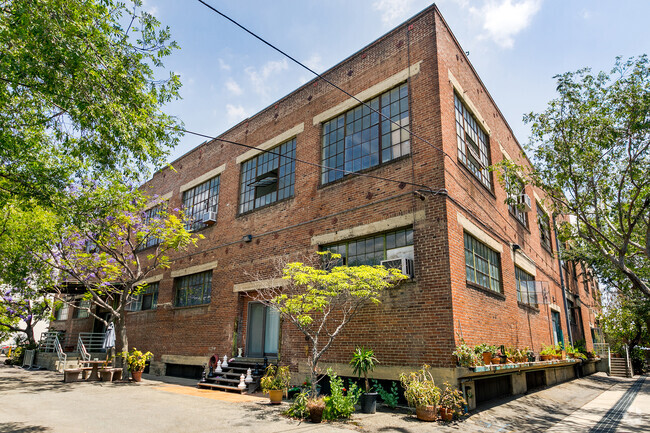 Building Photo - Santa Fe Art Colony Rental