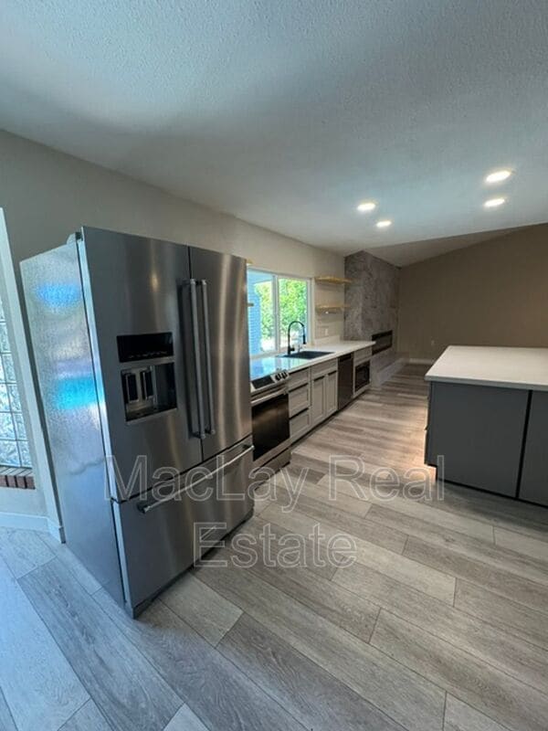 4634 W Wagoner Rd