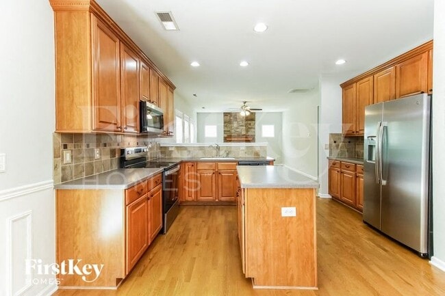 Photo - 4015 Shadetree Dr