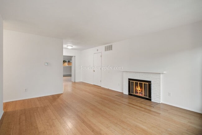 Photo - Bright 3 Bedroom Home with Fenced Backyard in Tigard