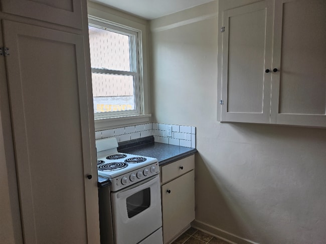 Photo - 1221 S Division St