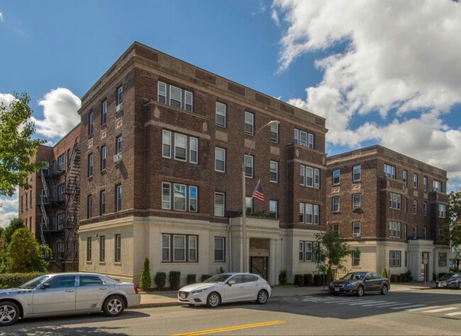 Building Photo - 136 Highland Ave