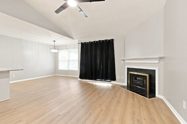 Photo - 129 W Victoria Ct Unidad Apartment E
