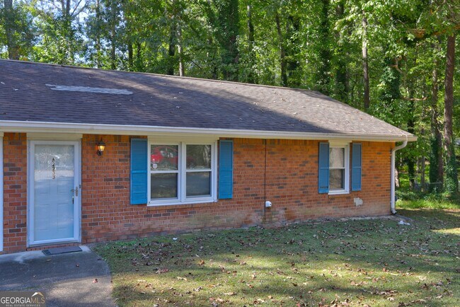 Building Photo - 2233 Davis Rd SW