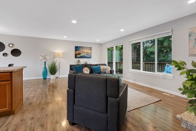Photo - Wonderful 4 Bedroom, 3 Bath Home in Federal Way with Double Balconies and Family Room!