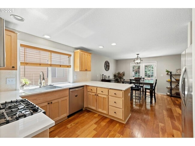 Building Photo - 3047 S Cedar Ridge Dr