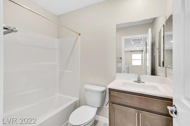 Photo - 366 Rosefinch St