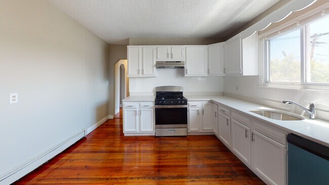 Building Photo - 280 McGrath Hwy Unit 3-bed 1-bath Rental