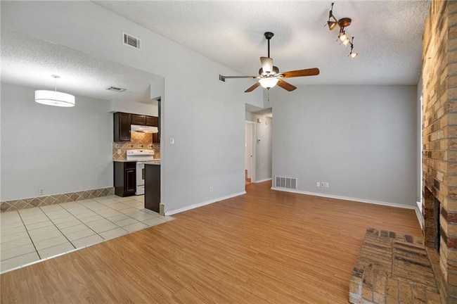 Photo - 2107 Courtney St