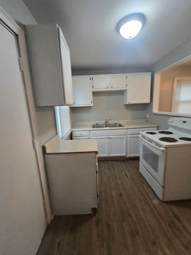 Photo - Two Bedroom Home located near 16th and Brookside Parkway