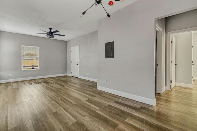 Building Photo - 1803 Texas Ave Rental