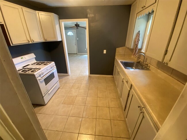 Photo - 2103 Holly Dr