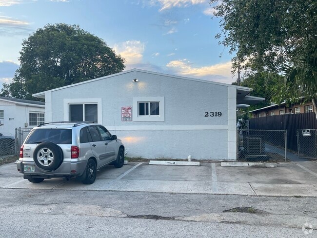 Building Photo - 2319 Farragut St Rental