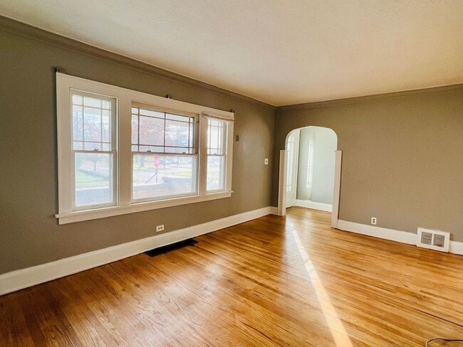 Photo - 3542 W 119th St Unit Upper