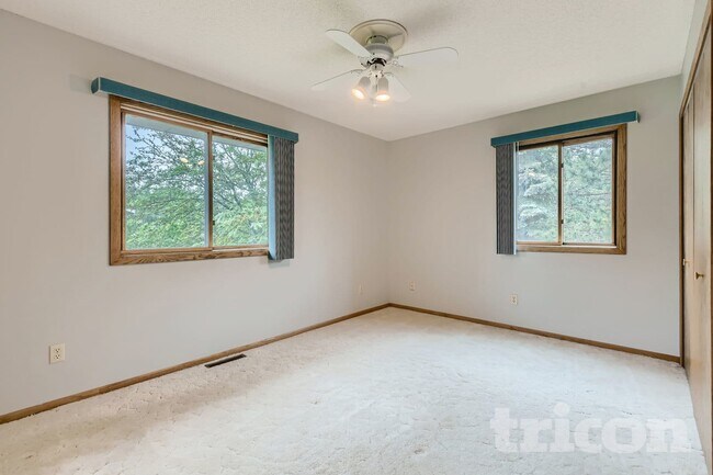 Photo - 11051 Quebec Ave N