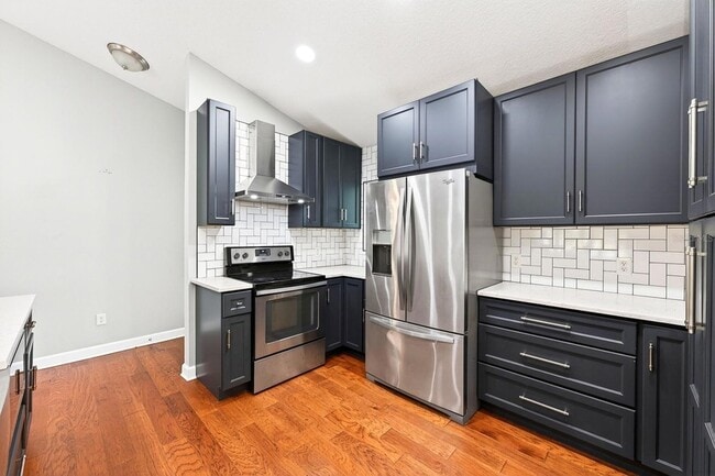 Photo - 116 W 5th St