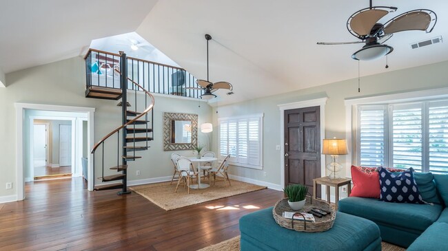 Photo - 2100 Waterway Blvd