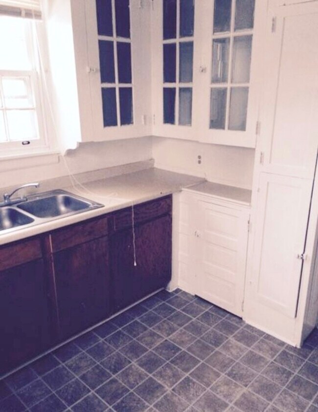 Photo - 1447 Markley St