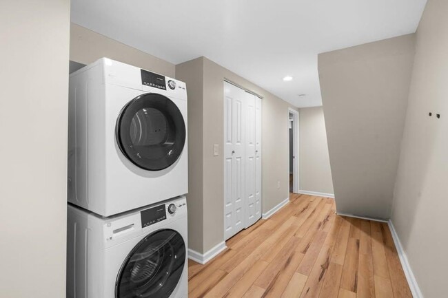 Photo - 118 N Curley St