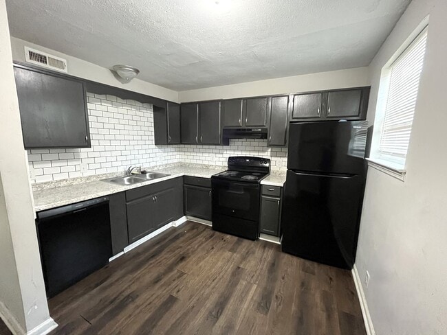 Photo - 2 Bedroom Home Minutes from Downtown!