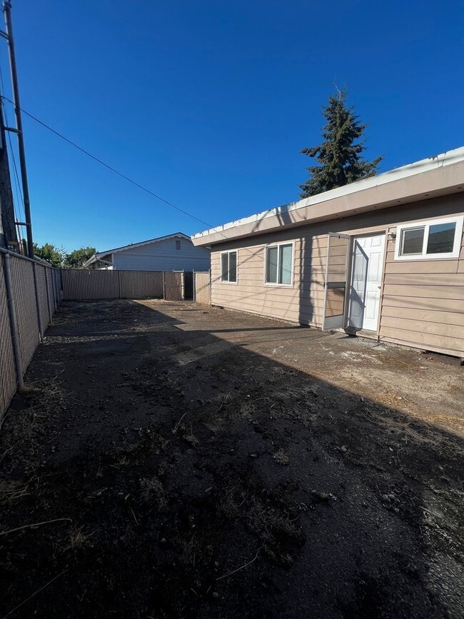 Photo - VMH-Vine Maple Triplex Unit 806-QU