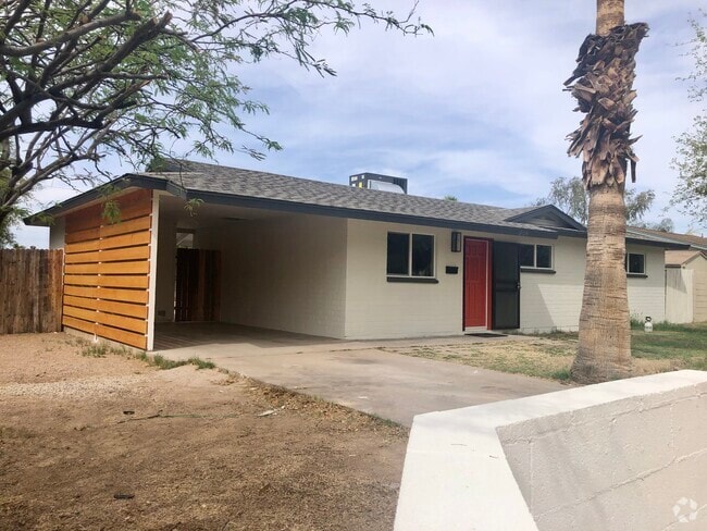 Building Photo - 738 W 13th St Rental