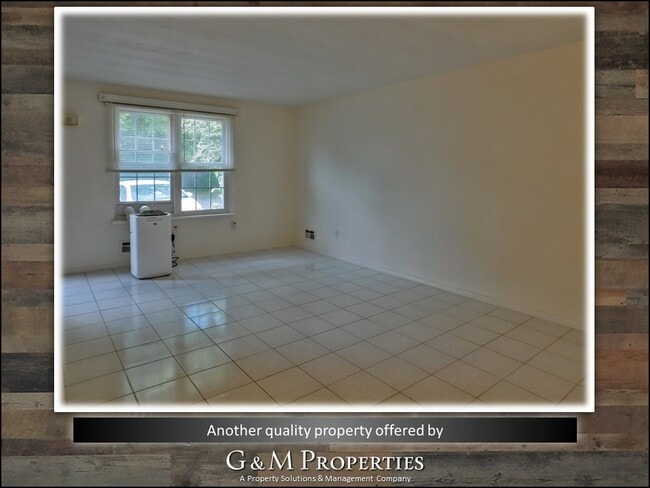 Photo - Two Bedroom, One and a Half Bath Townhouse - Close to U of R/ Strong