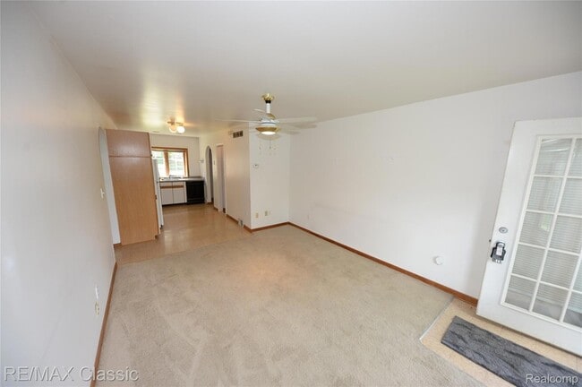 Photo - 280 Hutton St