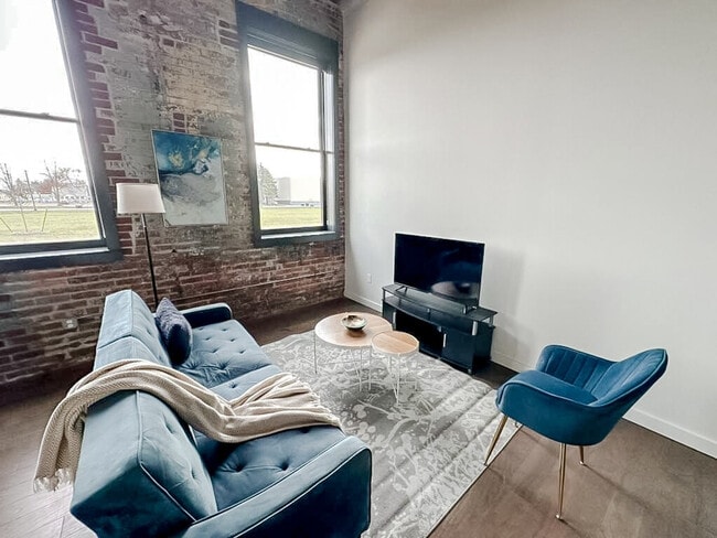 Photo - 605 W 4th St N Unit SI ID1352443P