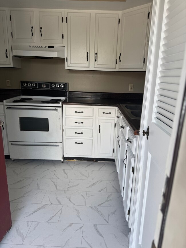Photo - 302 E Mefford St Apartment