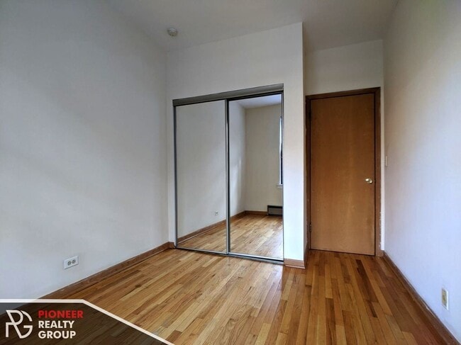 635 W Barry Ave Unit 201
